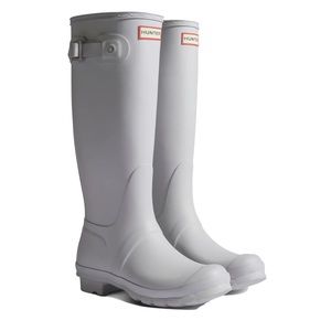 Hunter Women’s original tall rain boots in gray gloss & liner socks
